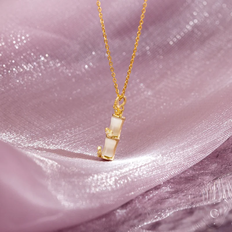 Bamboo Nacre Pearl Necklace: Add a Touch of Nature's Sparkle to Your Day.